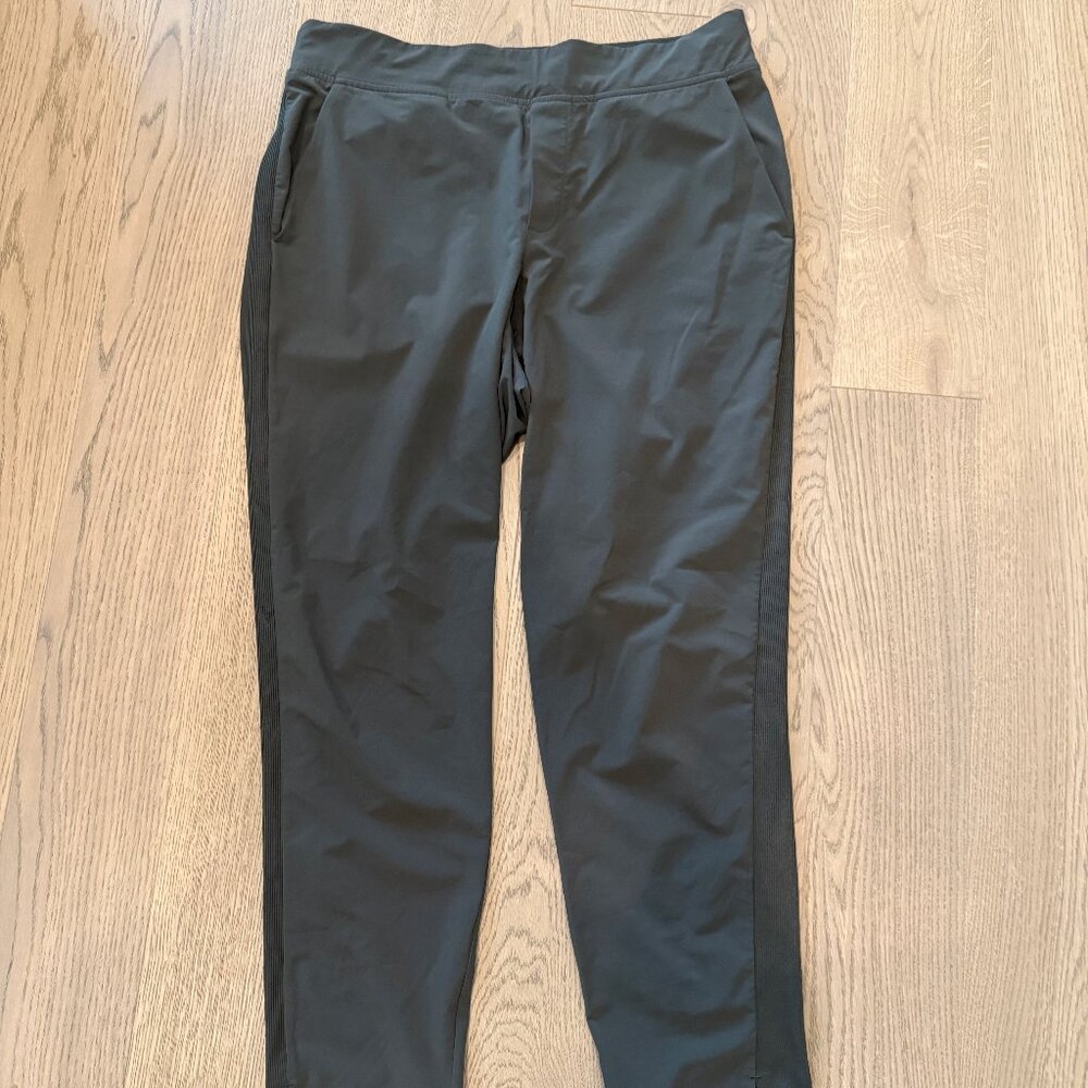 Athleta Brooklyn Ankle Pant olive 10 Featherweight Travel